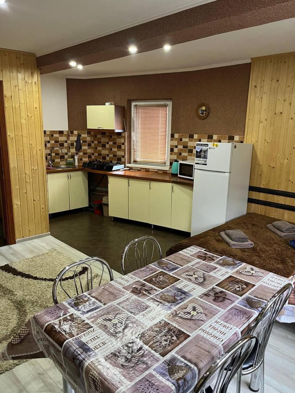 Садиба Бункер Чан Mizhhirya  Luaran gambar